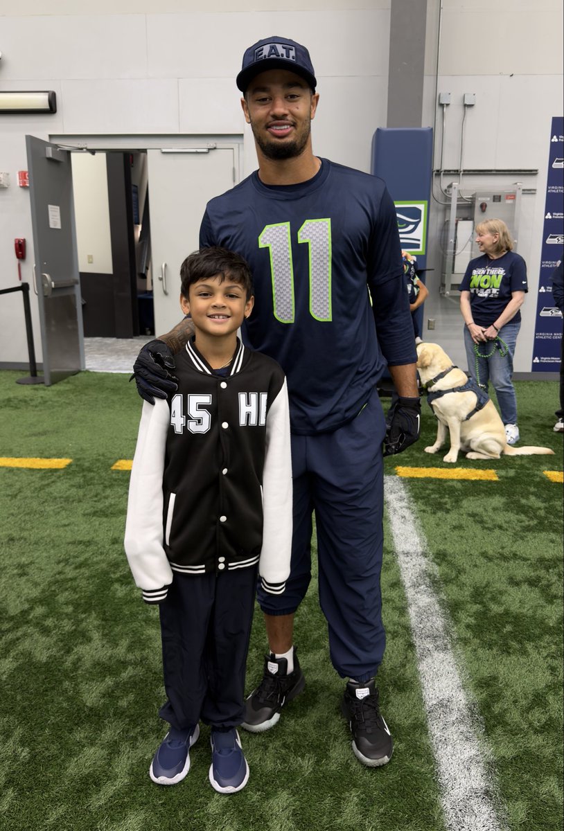 CoachButler55's tweet photo. Seahawks practice and game with Harvey https://t.co/wP3U0idULO