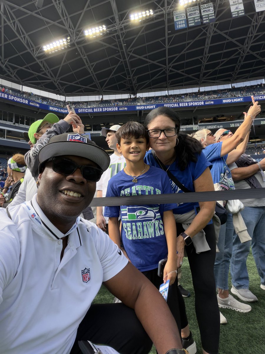 CoachButler55's tweet photo. Seahawks practice and game with Harvey https://t.co/wP3U0idULO