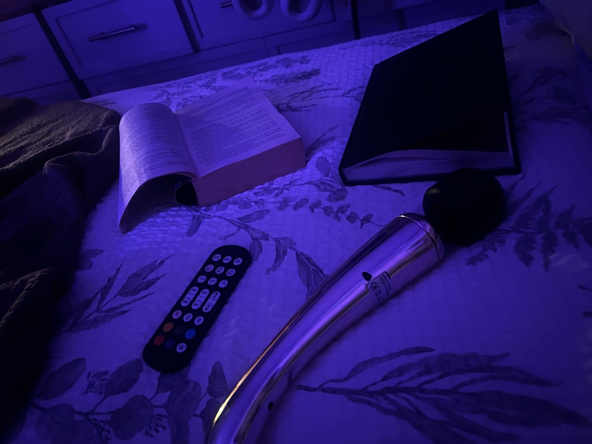 WorshipKushty's tweet photo. tonight’s vibe scene as my smoke sesh date didn’t turn up</3 https://t.co/llxTLI7A37