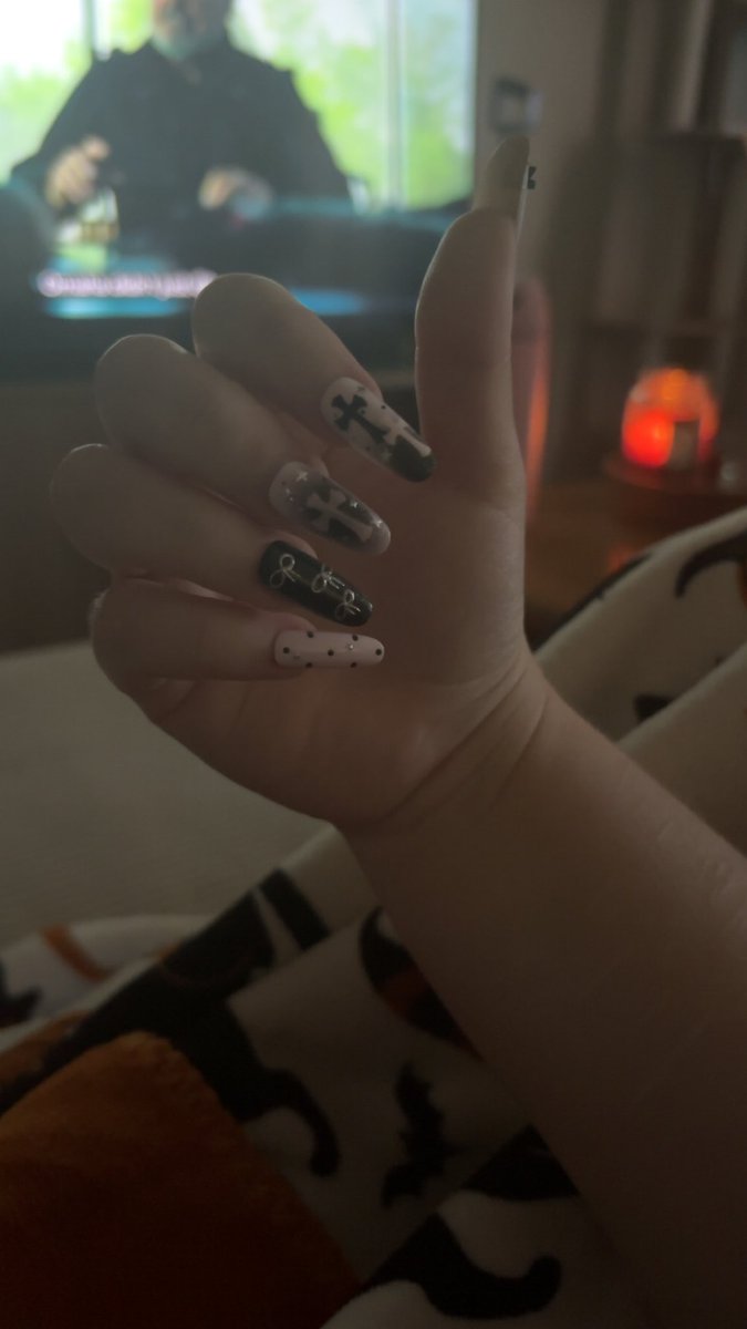 bunmieu's tweet photo. nails c: https://t.co/7gHOnTCVhD