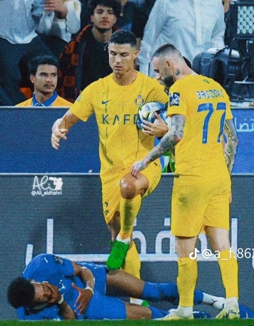 Sino__7's tweet photo. @AlNassrFC الحل الوحيد لتعطيل النصر انك تستحوذ عليه بطاقية الصندوق وتدمره وتجيب شلة طواقي يديرونه ونهاية الموسم تقول النصر مديون ما يقدر يسجل 😂
اذا فيك خير يا طاقية يا رخمة اترك النصر لرجاله وشوف وش يسوي في مشروع ناديك الخبل ✍🏻 https://t.co/kNcYe8sv5i
