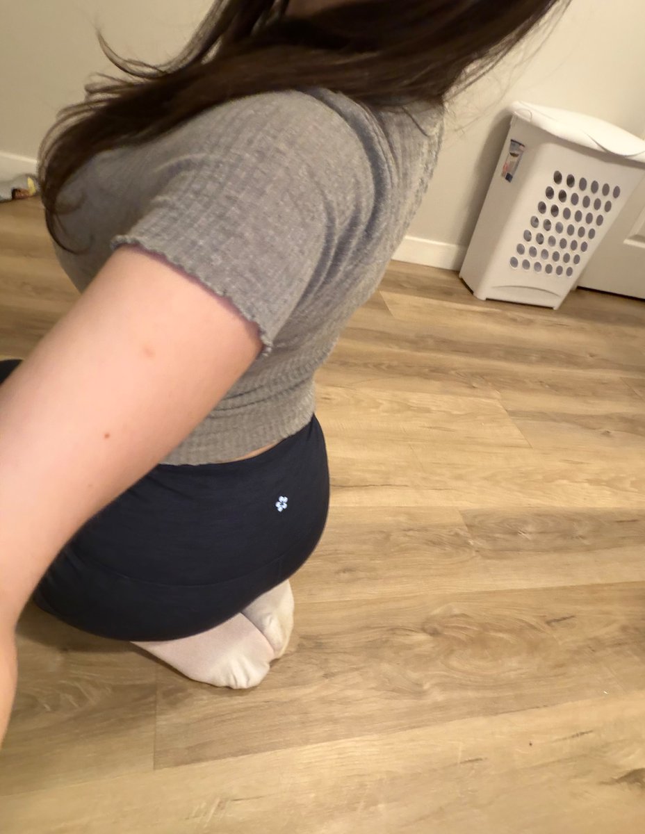 softsummerskiss's tweet photo. kinda want someone to play with me ♡ https://t.co/ptTi4pCTFB