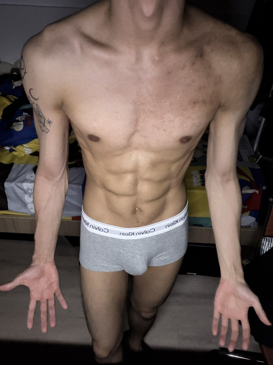 Cjhly333's tweet photo. #bottom #london https://t.co/pWEWGDcQpa