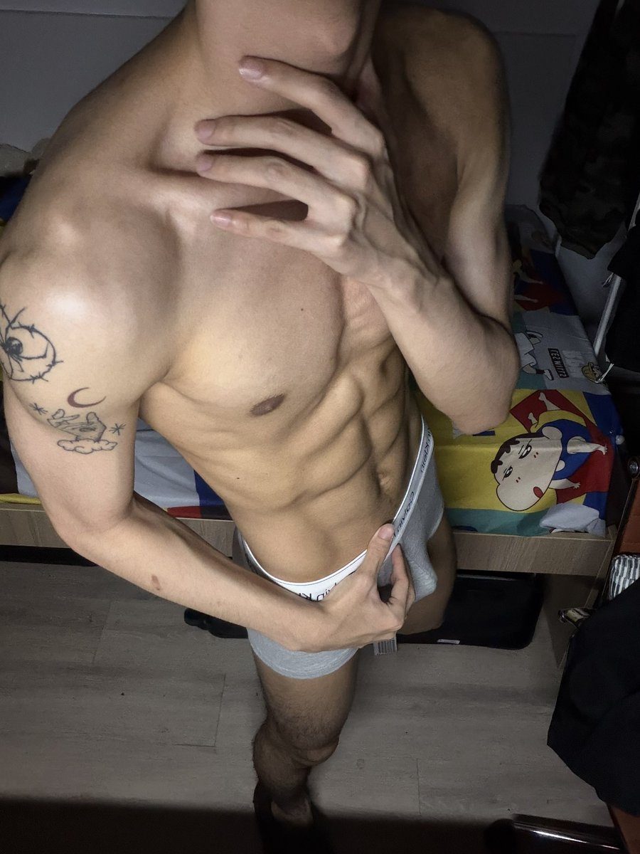 Cjhly333's tweet photo. #bottom #london https://t.co/pWEWGDcQpa