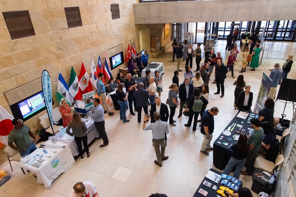 austinmobility's tweet photo. 🎉 The City &amp; its regional partners celebrated the official launch of CTXGO last week.

📲 CTXGO is a new app designed to help you get around Central Texas. Find traffic and construction updates, sign up for alerts and explore new ways to commute - all in one place. https://t.co/tmmUx4Fl0v