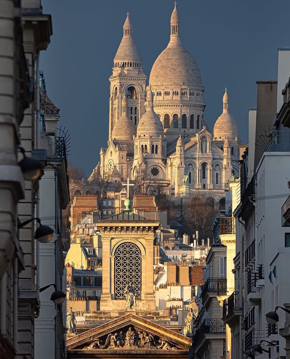 NaturalWorld515's tweet photo. Montmartre magic, framed by Paris. https://t.co/7twLdpNIKm