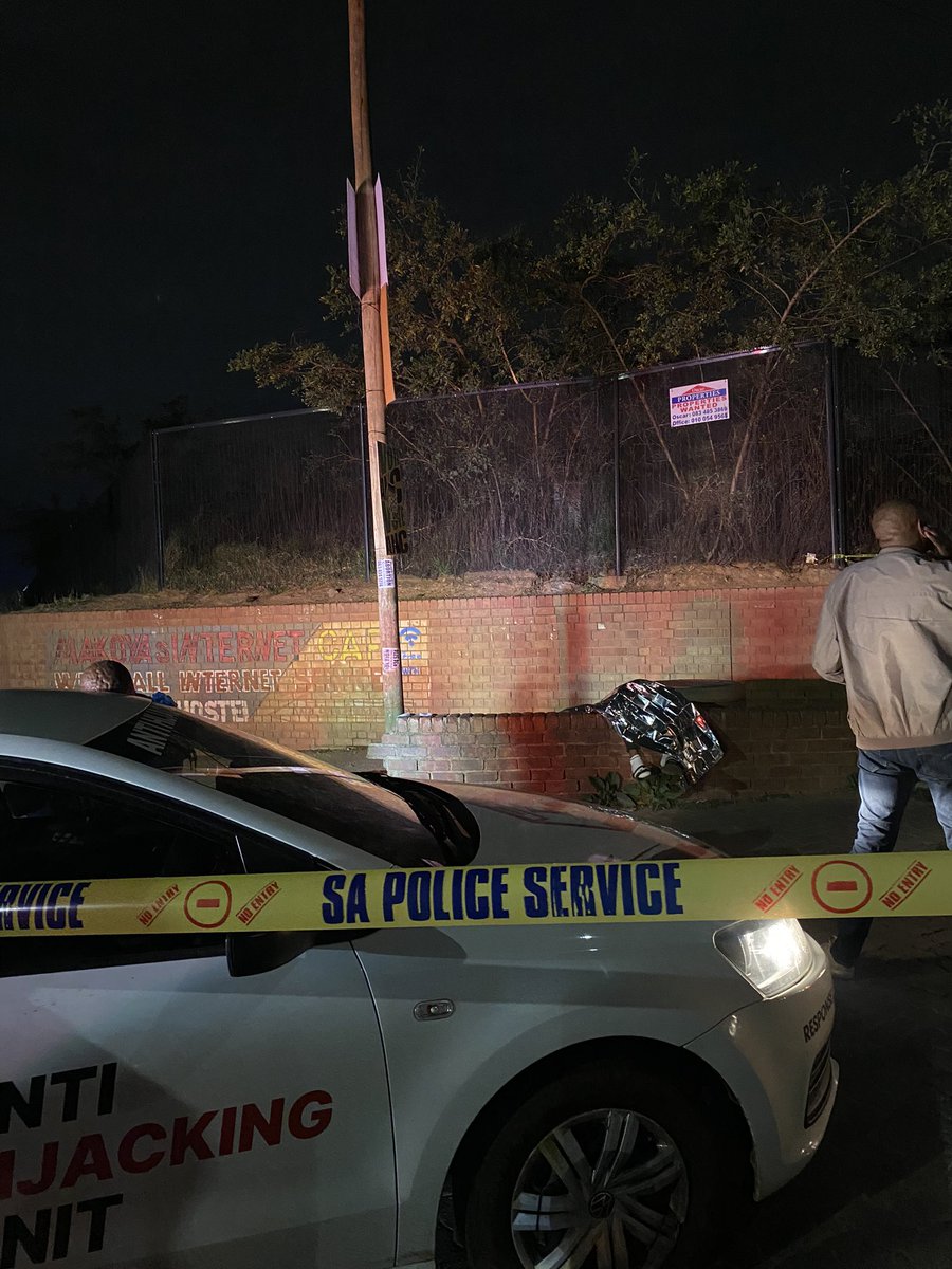 GivenReporter's tweet photo. BREAKING NEWS | ALEXANDRA SHOOTING

An active crime scene is unfolding in Alexandra, where two men have reportedly been gunned down this evening on Alfred Zoe Street, opposite Madala Hostel.

The circumstances surrounding the shooting remain unclear at this stage @SABCNews https://t.co/uRGcVMt1Ot