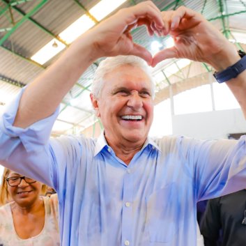diretodomiolo's tweet photo. 🚨BRASIL: Ronaldo Caiado DECLARA apoio a Flávio Bolsonaro para o 2º turno das eleições presidenciais.

Caiado recebeu 2.605.148 votos válidos (2,18% do total). Flávio viajará até Goiânia (GO) nesta terça-feira (amanhã) para que ambos realizem o anúncio oficial. https://t.co/lUBSzKP4QX