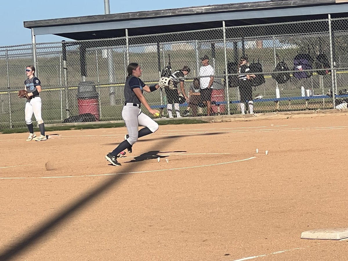LSBGrizzlies's tweet photo. 🐻🥎 JV Softball competing at the LPS JV tourney at Doris Bair! https://t.co/67FcqqGP18