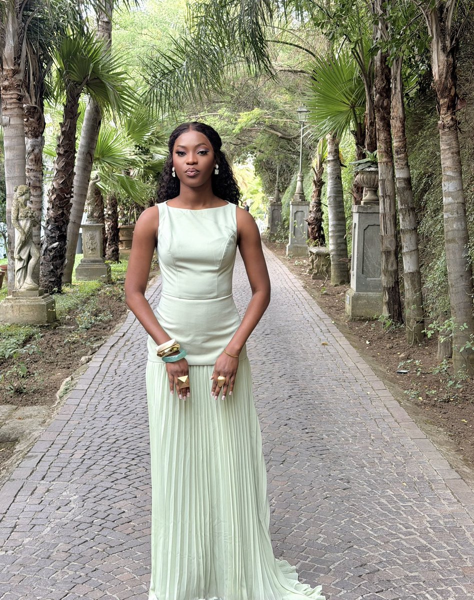 Emuloshi's tweet photo. My girl got married at a castle in Rome 🇮🇹. Coming back to this because the beauty was just too much… 

More on Instagram and TikTok. https://t.co/UYhxBdItoU