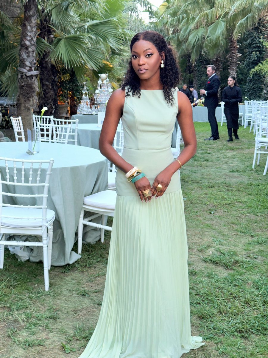 Emuloshi's tweet photo. My girl got married at a castle in Rome 🇮🇹. Coming back to this because the beauty was just too much… 

More on Instagram and TikTok. https://t.co/UYhxBdItoU