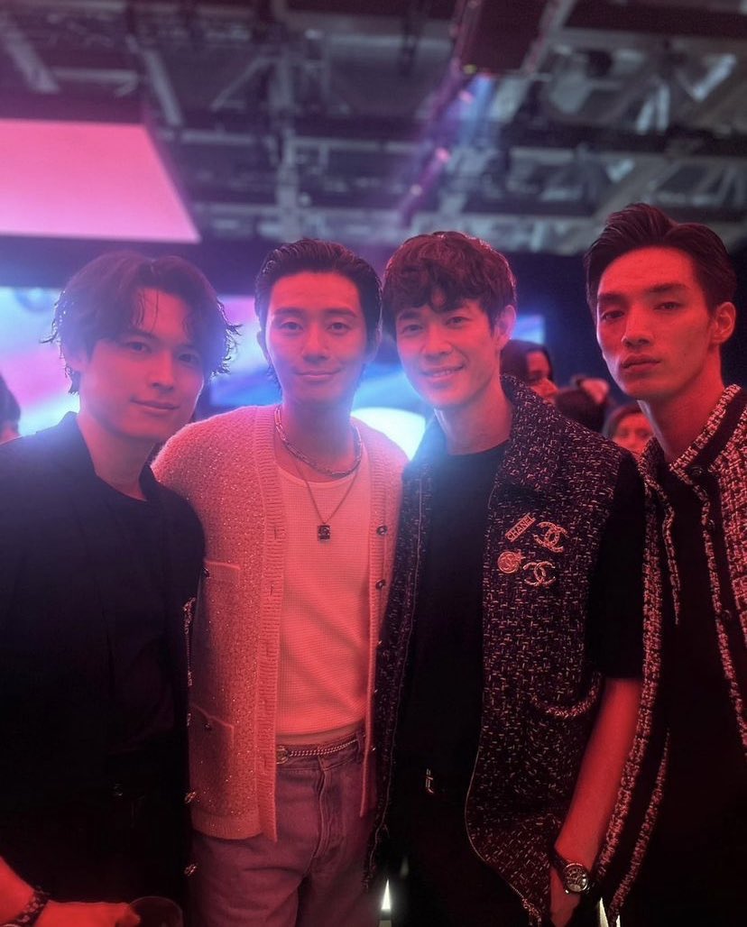 tinyprprhkt's tweet photo. CHANELに招待される度にうちらが想像しなかった新たなケミを発掘してきてすごい https://t.co/7FbiYmezlx