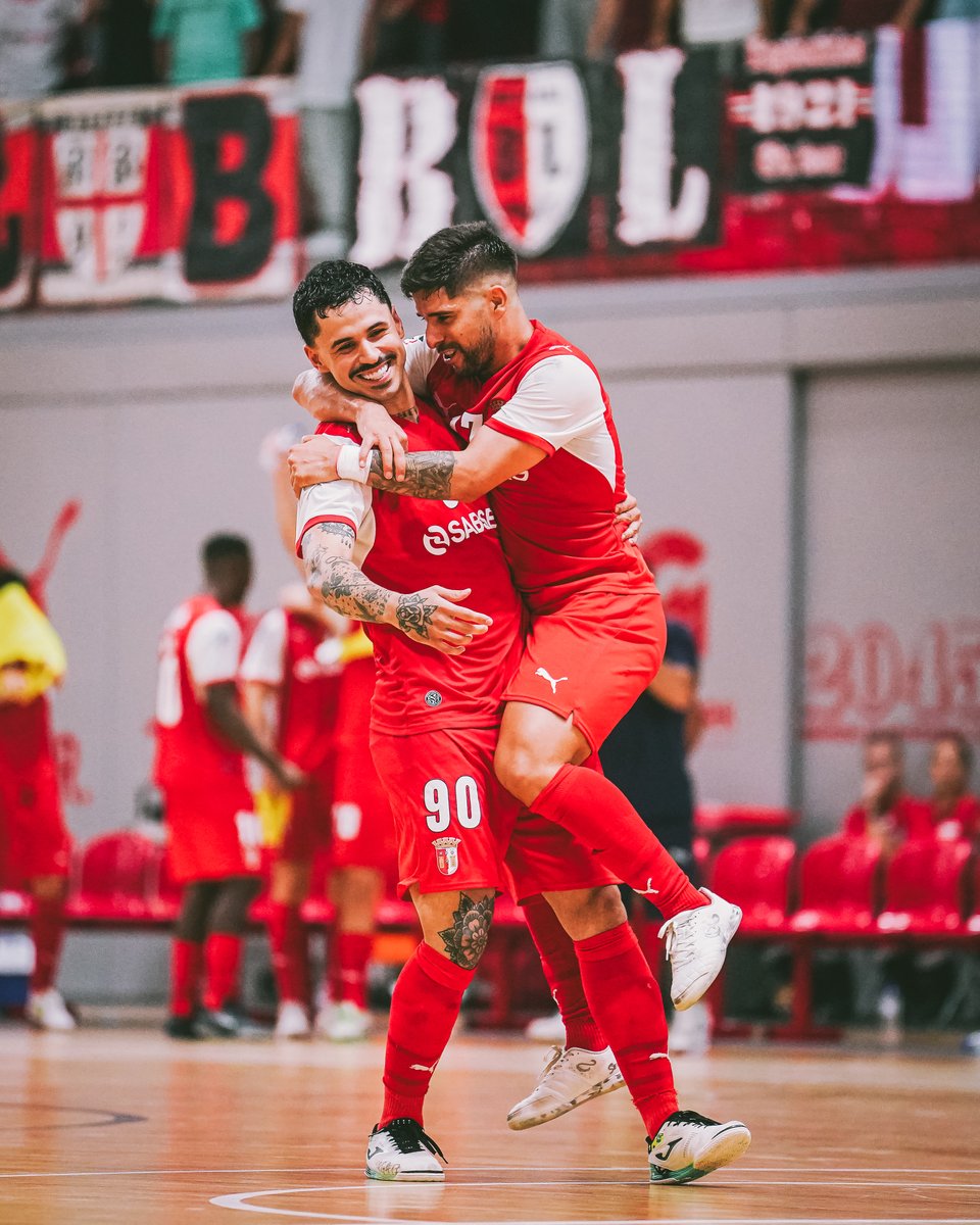 Modalidades_SCB's tweet photo. A melhor forma de começar a semana 🇲🇨

#FutsalSCB https://t.co/aif8qKjDE3