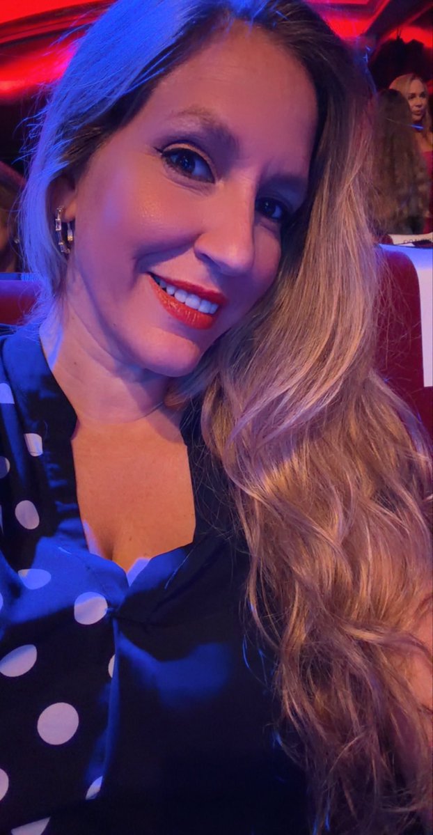 MariaToledoMT's tweet photo. Hoy, según me he bajado del avión que me trajo de Toronto, he ido al estreno de #ArribaTutto y os súper recomiendo que vayáis a verla porque es una película muy emotiva.
Gracias paisano @JoseMotatv por ser un genio creador y a ti @Richy0coma0 por cómo organizas todo!! 🙌 https://t.co/ftSlLlWOgi