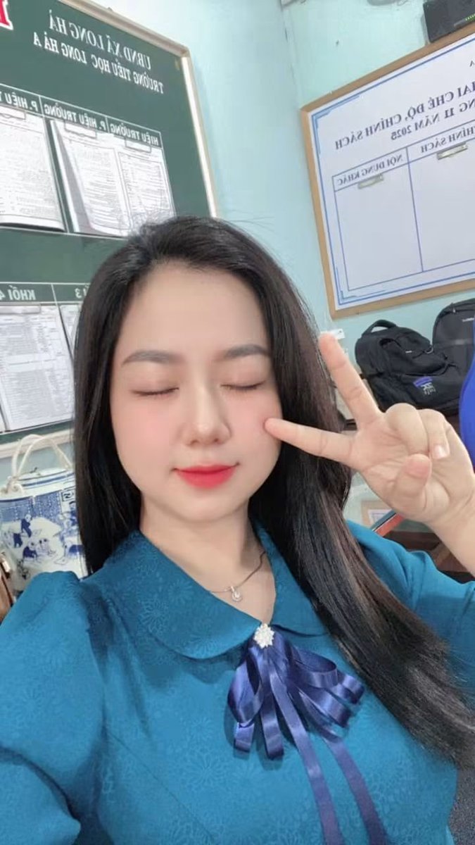 giahann20004's tweet photo. Các anh có iu cô giáo trong tà áo dài không nèee #áodài #côgiáo #sưphạm #giáoviên https://t.co/nZPiCQX97o