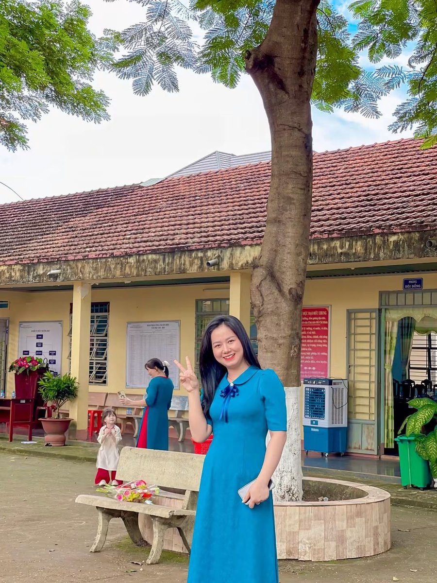 giahann20004's tweet photo. Các anh có iu cô giáo trong tà áo dài không nèee #áodài #côgiáo #sưphạm #giáoviên https://t.co/nZPiCQX97o