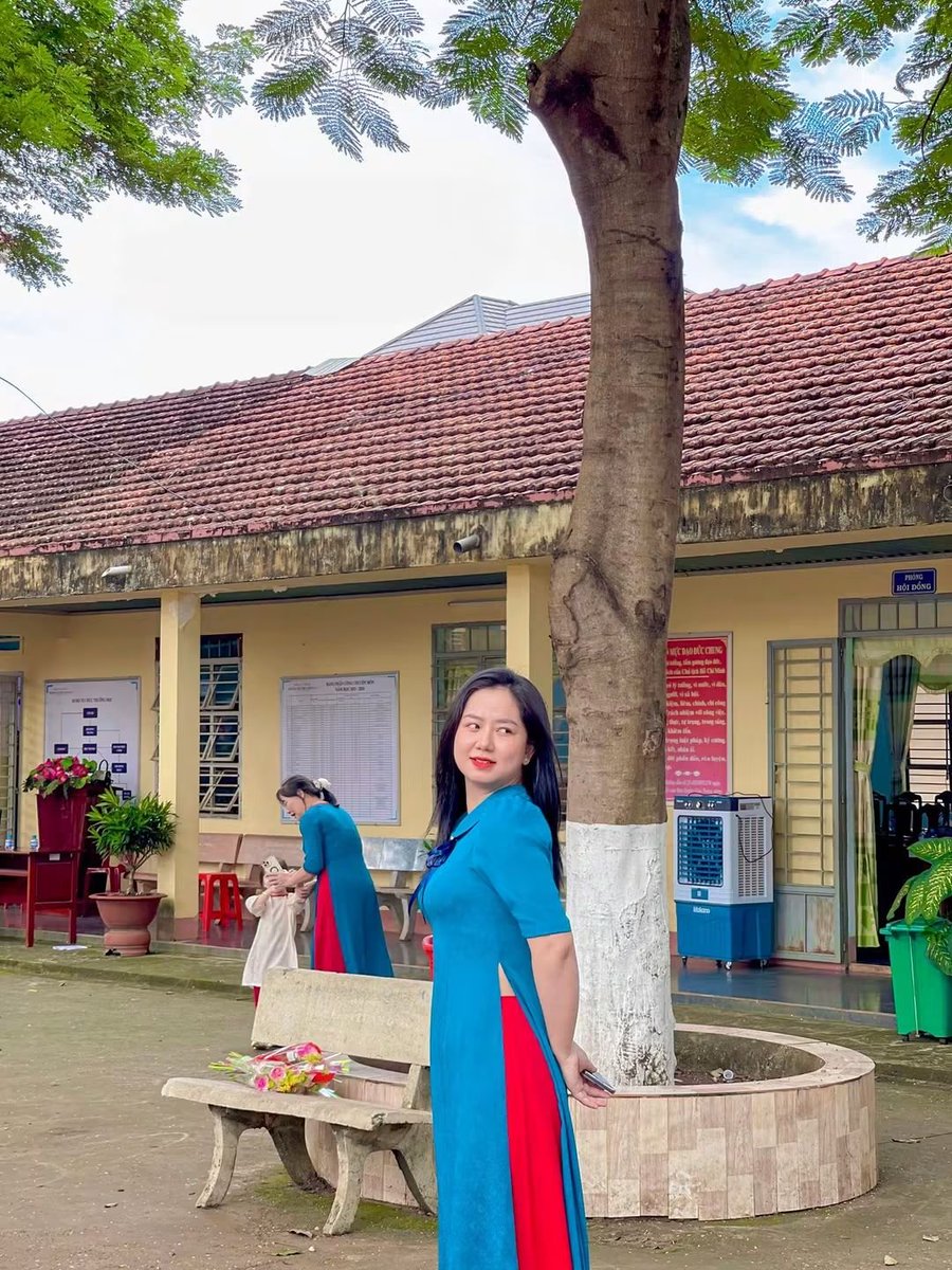 giahann20004's tweet photo. Các anh có iu cô giáo trong tà áo dài không nèee #áodài #côgiáo #sưphạm #giáoviên https://t.co/nZPiCQX97o