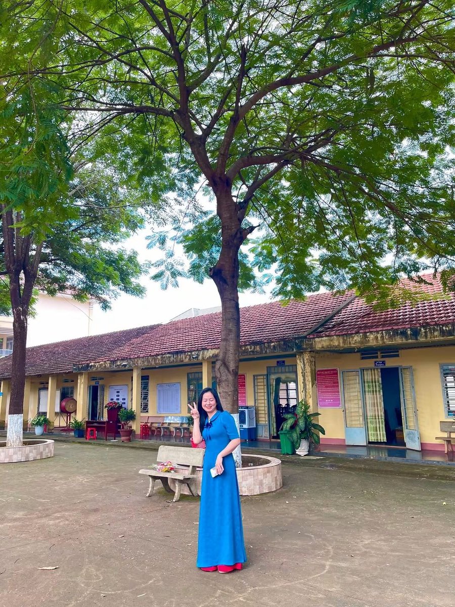 giahann20004's tweet photo. Các anh có iu cô giáo trong tà áo dài không nèee #áodài #côgiáo #sưphạm #giáoviên https://t.co/nZPiCQX97o