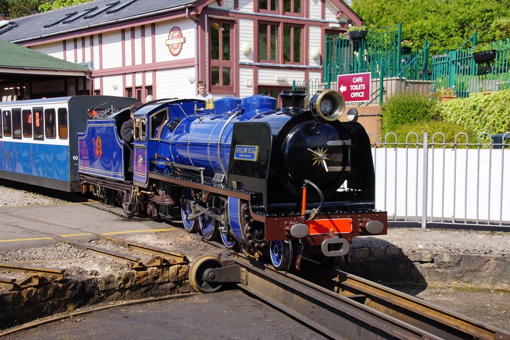 JACKSONTHEK2's tweet photo. Thomas AU Fact:

Thomas AU Fact: There is a Nature Reserve in Henry’s Forest that was founded in 1955. There's even a small minimum-gauge railway that starts at Wellsworth and takes passengers through the forest. The engine, named Coedwig, was bought for the railway in 1957 when the railway was complete.