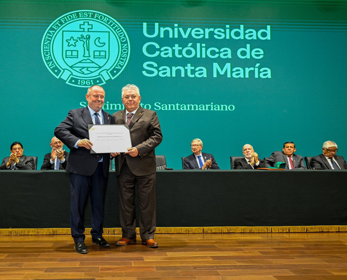 UCSM_oficial's tweet photo. 🎓💚 #UCSM | 𝑰𝒎𝒑𝒐𝒔𝒊𝒄𝒊𝒐́𝒏 𝒅𝒆 𝒍𝒂 𝑪𝒂́𝒕𝒆𝒅𝒓𝒂 "𝑫𝒓. 𝑨𝒍𝒐𝒋𝒛𝒚 𝒁𝒃𝒊𝒈𝒏𝒊𝒆𝒘 𝑵𝒐𝒘𝒂𝒌, 𝑹𝒆𝒄𝒕𝒐𝒓 𝒅𝒆 𝒍𝒂 𝑼𝒏𝒊𝒗𝒆𝒓𝒔𝒊𝒅𝒂𝒅 𝒅𝒆 𝑽𝒂𝒓𝒔𝒐𝒗𝒊𝒂"

La Universidad Católica de Santa María realizó la imposición de la Cátedra “Dr. Alojzy Zbigniew Nowak, Rector de la @Uniwersytet Warszawski ”,en el Programa de Estudios de Economía y Finanzas.

Durante su participación, el Dr. Nowak desarrolló una exposición sobre el régimen económico europeo y los cambios que viene generando la inteligencia artificial, abordando los nuevos desafíos y transformaciones que enfrenta la economía en un contexto cada vez más tecnológico y global.

🌍 𝗘𝘀𝘁𝗲 𝗲𝗻𝗰𝘂𝗲𝗻𝘁𝗿𝗼 𝗳𝗼𝗿𝘁𝗮𝗹𝗲𝗰𝗶𝗼́ 𝗲𝗹 𝗶𝗻𝘁𝗲𝗿𝗰𝗮𝗺𝗯𝗶𝗼 𝗮𝗰𝗮𝗱𝗲́𝗺𝗶𝗰𝗼 𝗶𝗻𝘁𝗲𝗿𝗻𝗮𝗰𝗶𝗼𝗻𝗮𝗹 𝘆 𝗮𝗰𝗲𝗿𝗰𝗼́ 𝗮 𝗻𝘂𝗲𝘀𝘁𝗿𝗼𝘀 𝗲𝘀𝘁𝘂𝗱𝗶𝗮𝗻𝘁𝗲𝘀 𝗮 𝗻𝘂𝗲𝘃𝗮𝘀 𝗽𝗲𝗿𝘀𝗽𝗲𝗰𝘁𝗶𝘃𝗮𝘀 𝘀𝗼𝗯𝗿𝗲 𝗲𝗰𝗼𝗻𝗼𝗺𝗶́𝗮, 𝗶𝗻𝗻𝗼𝘃𝗮𝗰𝗶𝗼́𝗻 𝘆 𝗳𝘂𝘁𝘂𝗿𝗼. 

#UCSM #65AñosUCSM #InternacionalizaciónUCSM #EconomíaYFinanzas #UniversidadDeVarsovia #InteligenciaArtificial