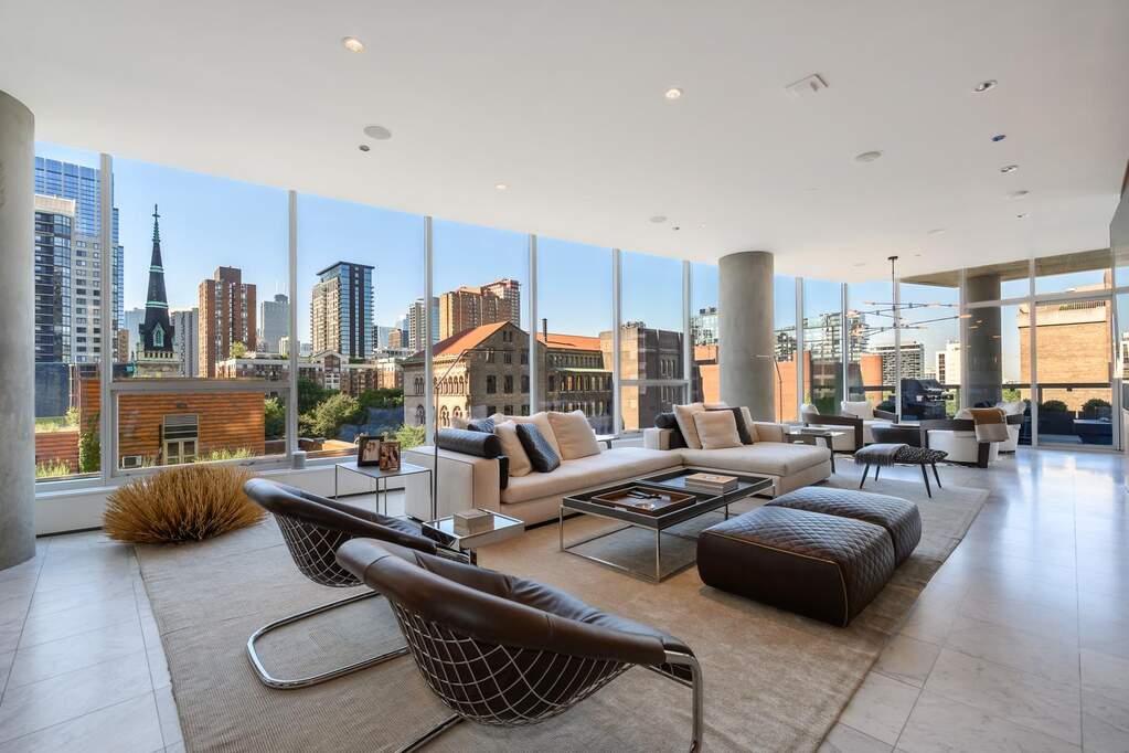 properties's tweet photo. Situated in one of Chicago’s most exclusive boutique addresses, this MOMA caliber residence at 30 West Oak offers an unprecedented level of sun drenched luxury. https://t.co/tCy9vbR97d
----
30 W Oak Street #7B Chicago, IL 60610
Offered for: $3,900,000
Listed by: Emily Sachs Wong https://t.co/EBraANssgw