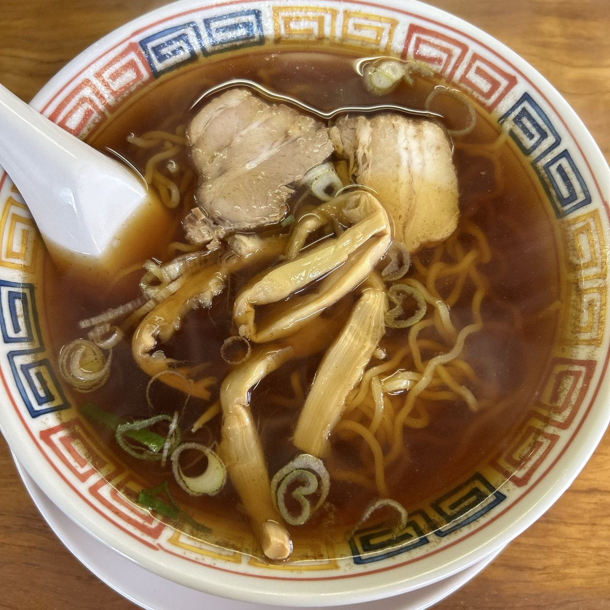 chigasakiramen's tweet photo. らーめん三周@名古屋市中川区。松らーめん700円

開店日不明。老夫婦が営む老舗宿題店へ待望の訪問

看板に薬膳系とありますが豚骨、鶏ガラ、野菜、根菜等のスープは好来系とは違う清湯☺️ランチ時、餃子＋ライスまたは炒飯セットで900円はお得。コレでいいんだよ系の代表格良店 https://t.co/Barr3tWooV