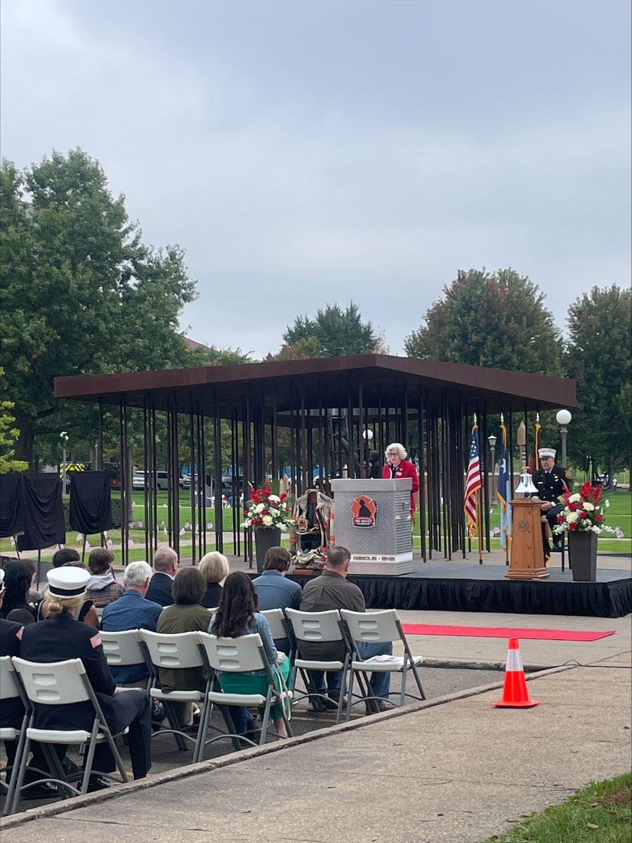 CarlaNelsonMN's tweet photo. Recently I had the honor of speaking at the annual Fallen Firefighter Memorial Ceremony, where we paid tribute to the firefighters who have lost their lives in the line of duty. 

To the families of the fallen, none of us can truly understand the loss you carry. But we are here for you, and we can honor with you.