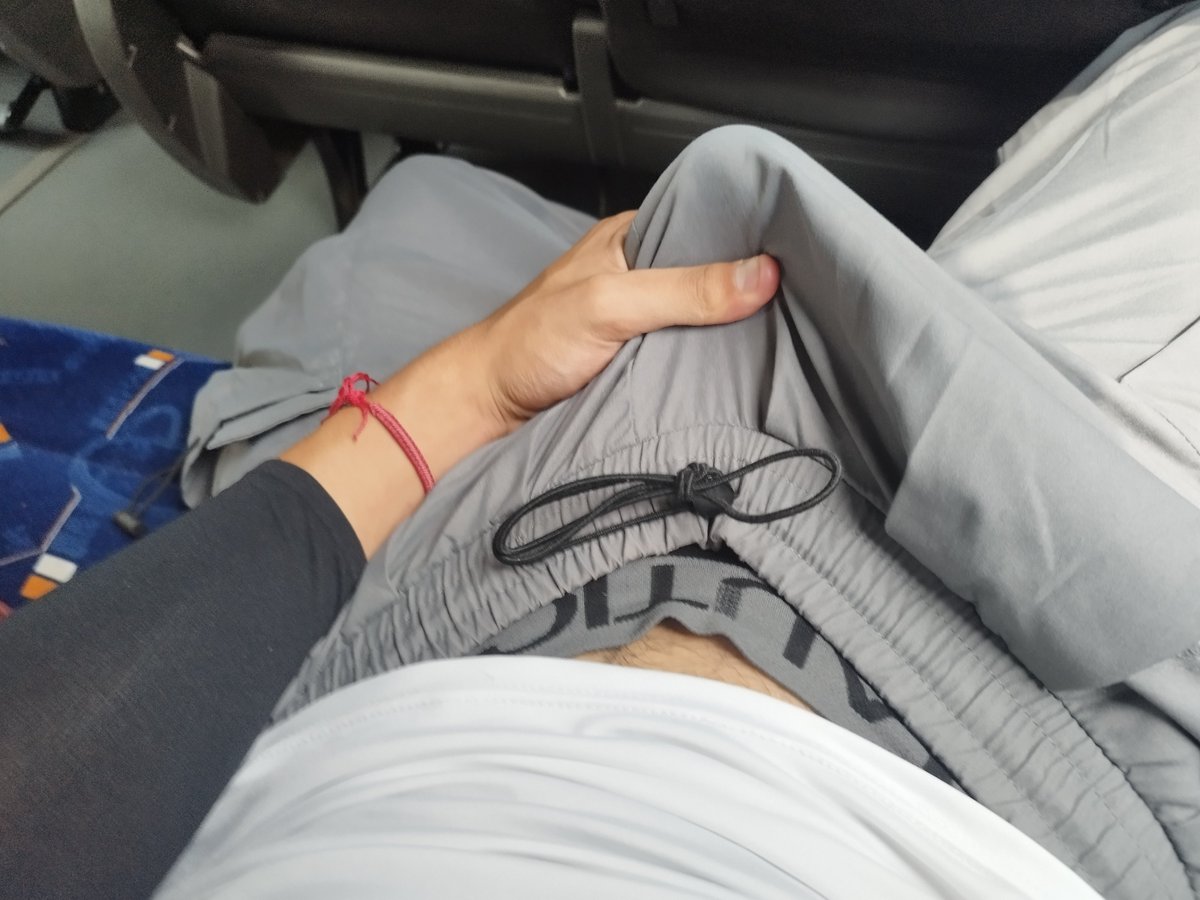 alexagcast5's tweet photo. Me puse caliente en el autobús si le dan 
❤️ Rt y me siguen les mando el vídeo https://t.co/aPLpGdFFe9