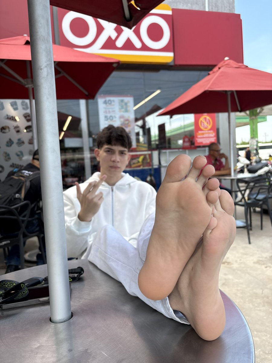 AlphaLuwi's tweet photo. Worship the soles that control your life 🫵🏻👣

#Findom https://t.co/twLyycQsRU