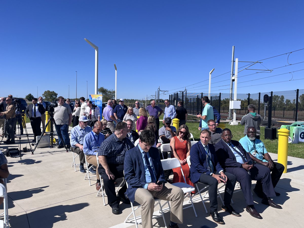 SCCTransit's tweet photo. Today, officials gathered to celebrate the completion of the $192M MetroLink extension to MidAmerica St. Louis Airport. This regional investment expands mobility, access to jobs and economic opportunity: https://t.co/J8FQ6HxVHv.
@GovPritzker
@ChairmanKern
@BLVairport
@BiStateDev https://t.co/eOpIZhfKRh