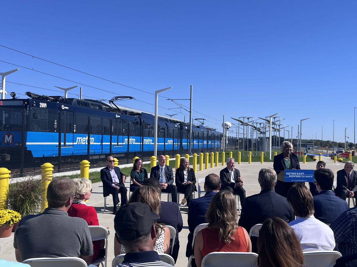SCCTransit's tweet photo. Today, officials gathered to celebrate the completion of the $192M MetroLink extension to MidAmerica St. Louis Airport. This regional investment expands mobility, access to jobs and economic opportunity: https://t.co/J8FQ6HxVHv.
@GovPritzker
@ChairmanKern
@BLVairport
@BiStateDev https://t.co/eOpIZhfKRh
