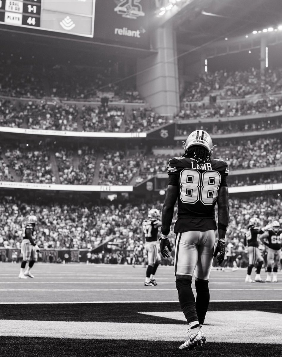 Dak_2_Lamb's tweet photo. CeeDee back on the field in 3 days https://t.co/5UroOroPnH
