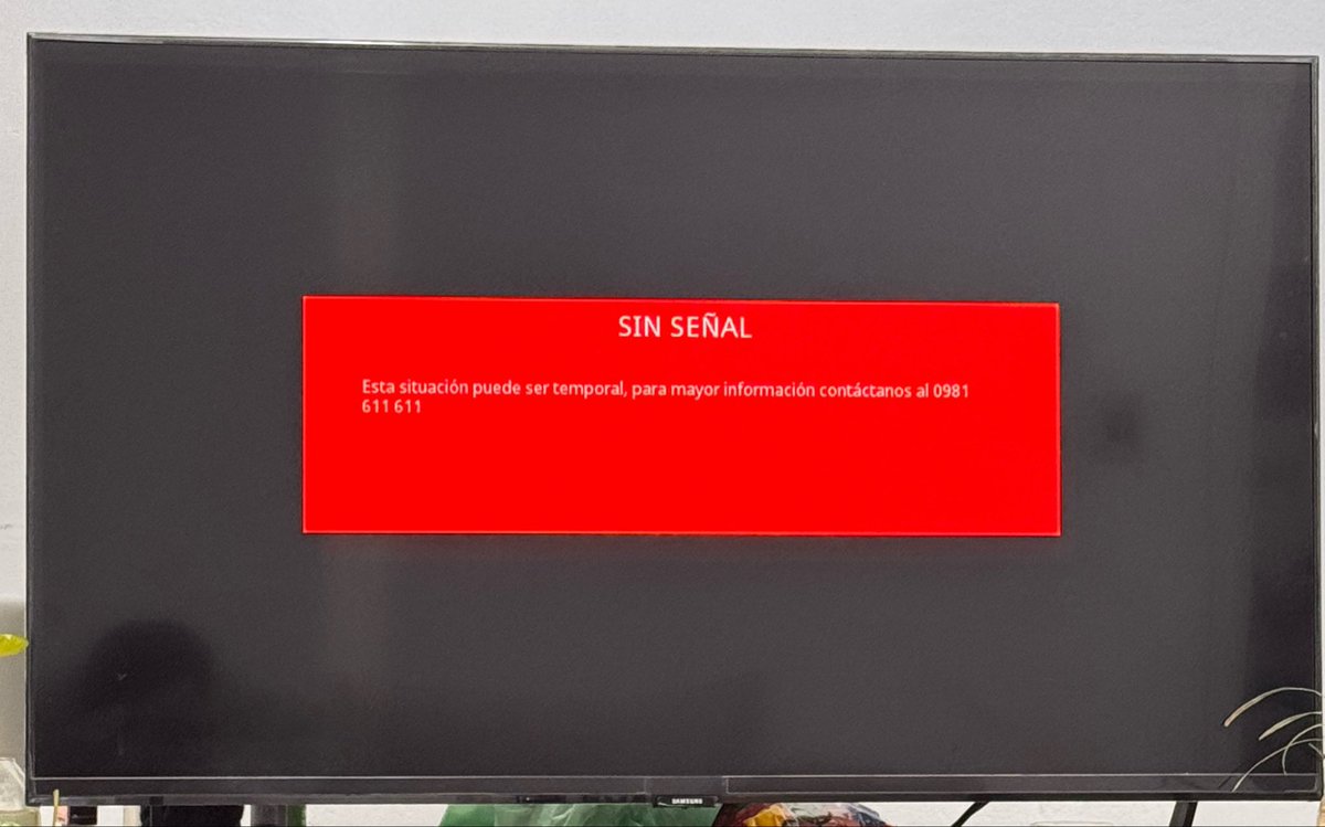 Usersee96's tweet photo. @TigoParaguay 
Son increíbles, mierda de servicio! la única razón por la que tengo TIGO es por el torneo local, su atención al cliente  es deplorable, 24 hs sin internet y cable, al mes te pago 400 y monedas y no tienen un plan de contingencia para sus clientes, @personalpy Hola https://t.co/mcxEvHeGWX