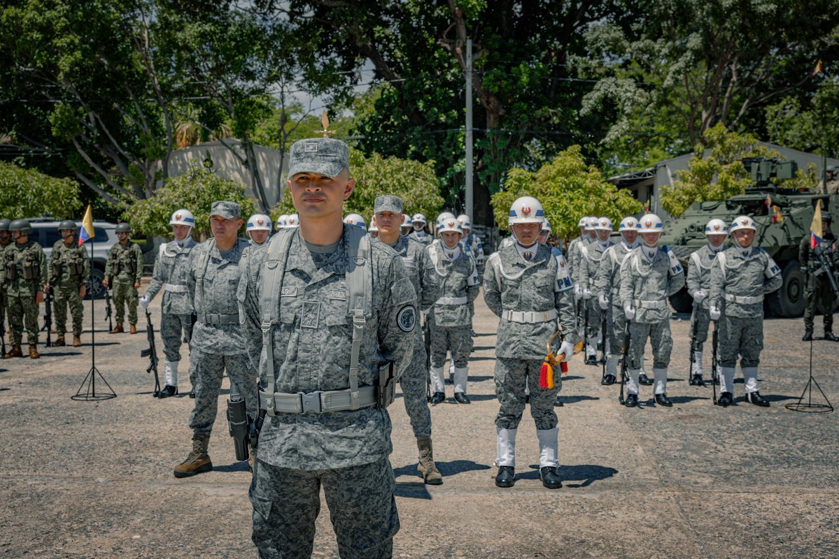 mindefensa's tweet photo. Con el objetivo de golpear las finanzas del crimen organizado, hoy activamos la Fuerza de Tarea Conjunta Urano, una estrategia integral que articula a más de 1.200 uniformados de nuestras @FuerzasMilCol y la @PoliciaColombia, sumados a las capacidades analíticas y de investigación criminal de la @FiscaliaCol y de los organismos de inteligencia del Estado. 

Esta unidad especializada no se limitará a la neutralización en punto de las válvulas ilícitas, sino que desplegará una ofensiva sistémica para desarticular toda la cadena de valor del robo de hidrocarburos, un delito estratégico que alimenta directamente el financiamiento del narcotráfico, la explotación ilícita de yacimientos mineros y el accionar de estructuras terroristas.

¡No nos detenemos en la misión de neutralizar a los enemigos de la Patria!
