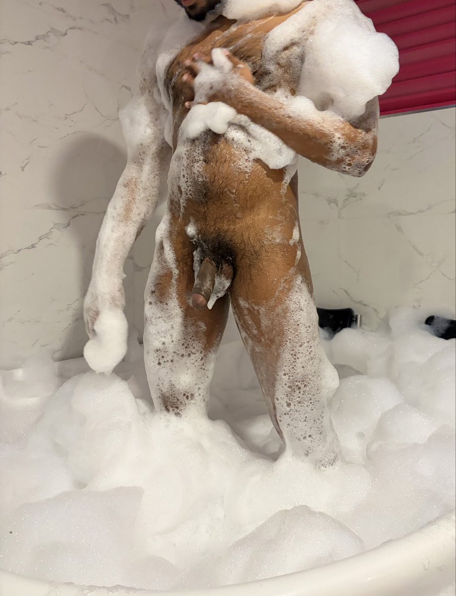 theehiddensaint's tweet photo. Te metes conmigo al jacuzzi? https://t.co/XVNpMTe38O
