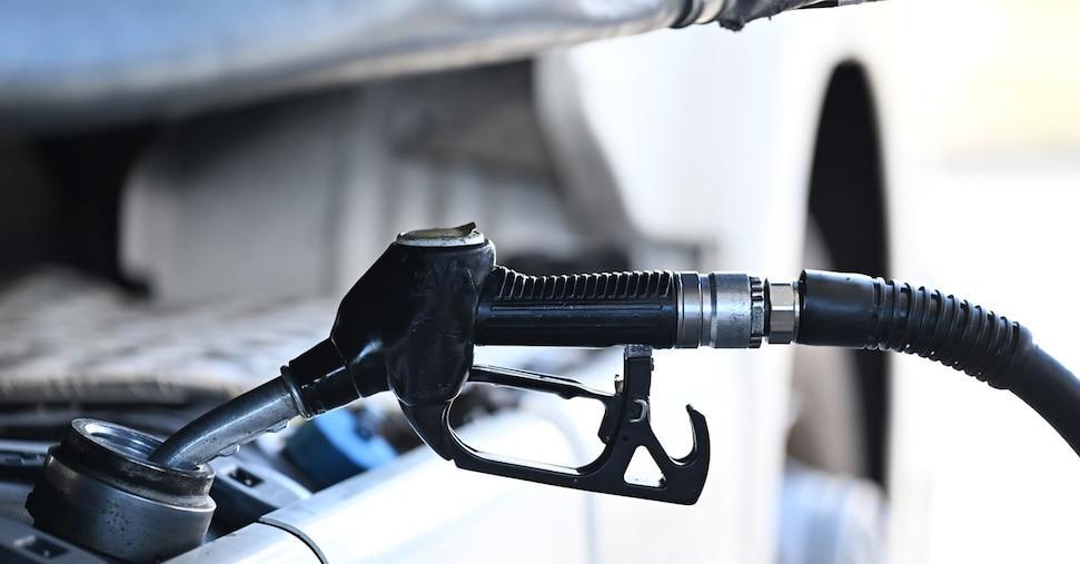 sole24ore's tweet photo. Gasolio, per ora niente accise mobili: non c’è il decreto in Gazzetta ufficiale https://t.co/V5dkYXM50U https://t.co/v6OlqBE8jY