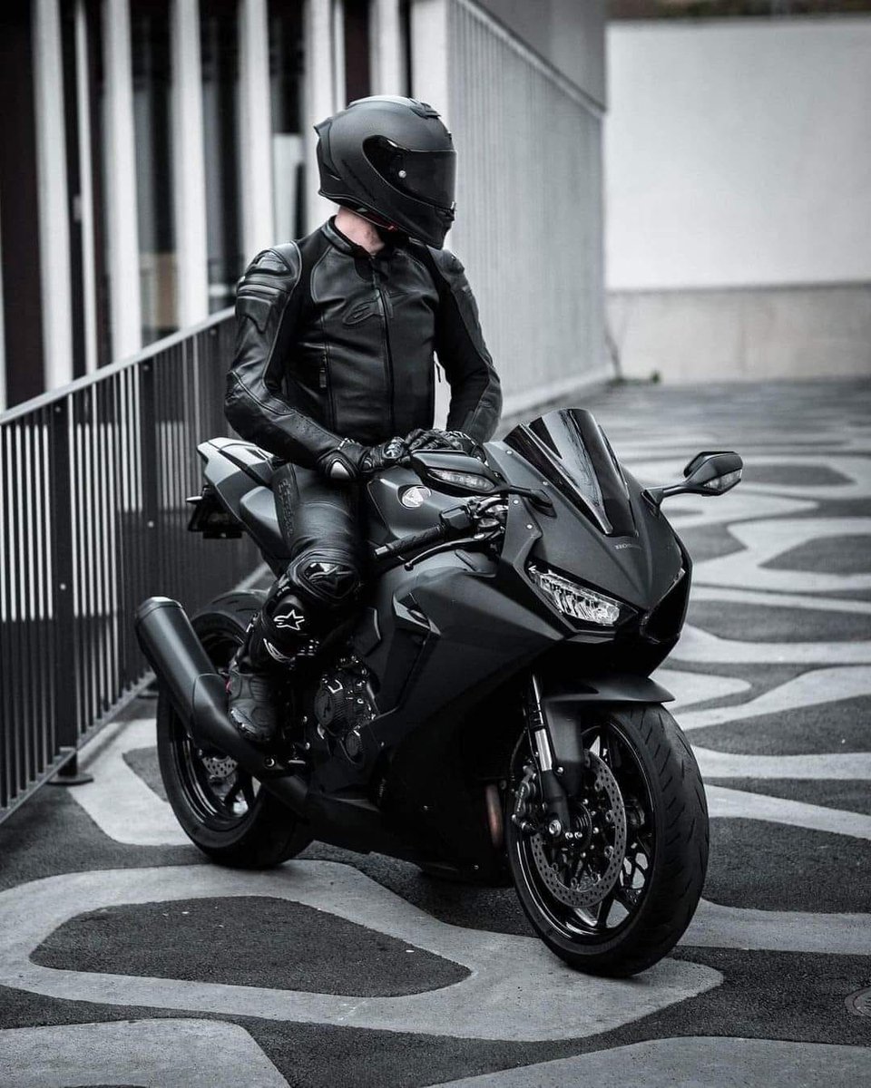 MoreMotorcycles's tweet photo. #Honda CBR
#AllBlack https://t.co/8THeZ0gZz2