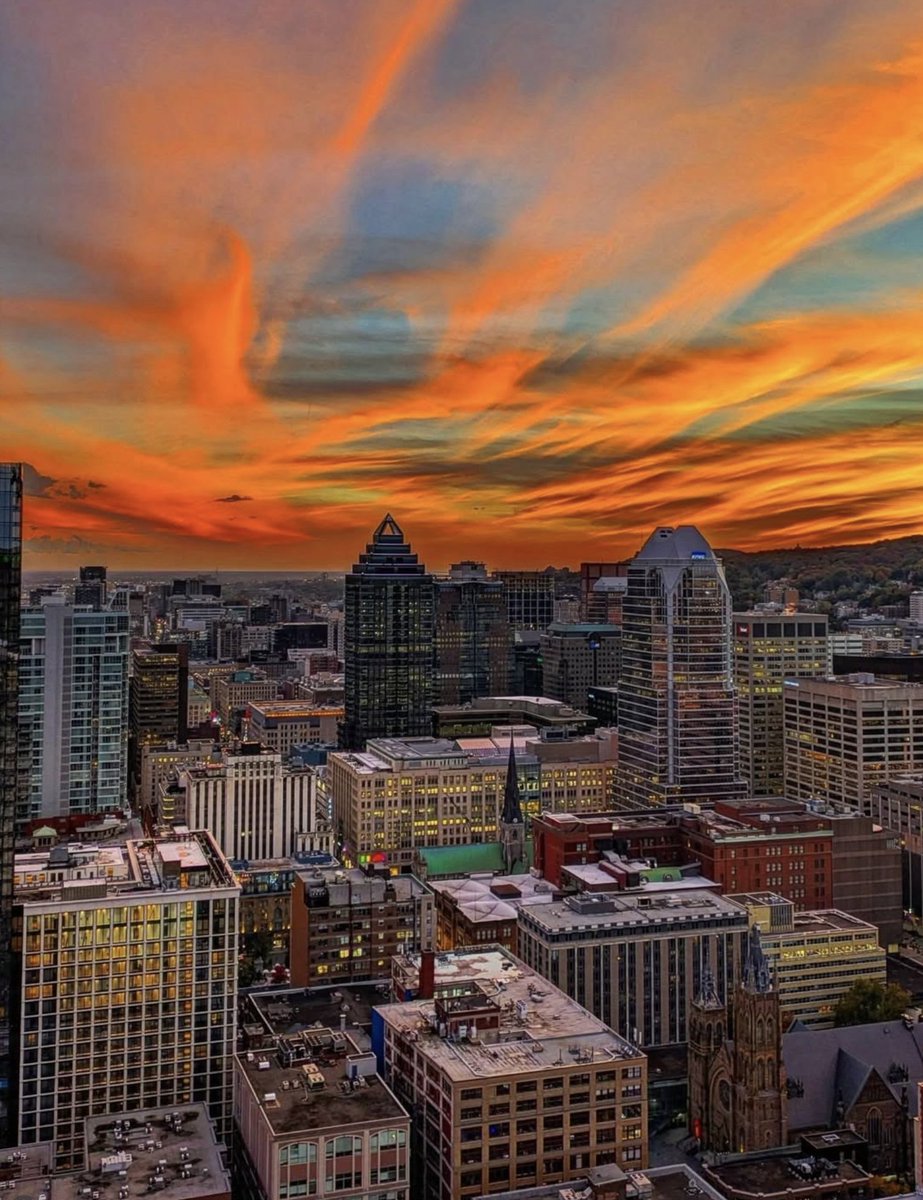 Montreal's tweet photo. When the city is a painting. 🖼️

📷 digital_memory_tool #montreal https://t.co/0Yh8Tiv4M1