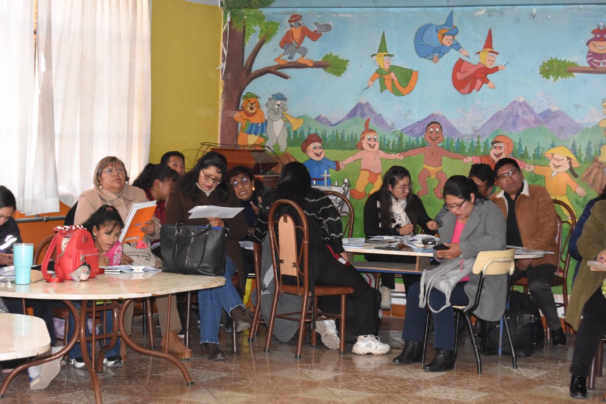 UgelPuno's tweet photo. 🤝 Fortalecemos las capacidades de nuestros maestros. Docentes de SAANEE, CEBE y PRITE participaron en un taller de planificación educativa en el CEBE Niño Jesús de Praga. ¡Seguimos articulando esfuerzos por una educación de calidad y pertinente! 🌟👧🧒 #UGELPuno #Puno https://t.co/6kjbQC9cEL
