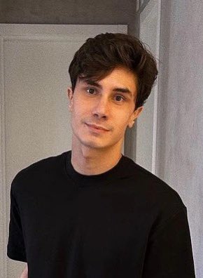 poponze's tweet photo. MUNDO GAMER COM O PT! Streamer brasileiro Pac declarou apoio ao Lula no segundo turno: 

“Em todos esses anos criando conteúdo, sempre deixei claro que sou contra qualquer tipo de preconceito, discriminação, violência ou ataque contra qualquer pessoa ou minoria. Eu cresci na internet e passei grande parte da minha vida construindo uma comunidade incrível, formada por pessoas completamente diferentes umas das outras, que sempre me acolheram e me apoiaram em tudo que faço. Estamos vivendo um momento muito importante para o nosso país, em que o voto de cada pessoa importa. Nunca usei minhas redes para declarar publicamente meu voto, mas, neste momento, senti que deveria deixar claro aquilo em que acredito. Quero agradecer por todo o apoio e carinho que recebi da minha comunidade durante todos esses anos e dizer que meu voto no próximo turno será Lula 13”.