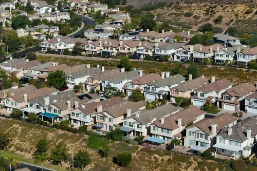 Wealth_Guide_'s tweet photo. Mortgage rates surged this week, rising to a nearly three-year high as investor concerns about inflation drove up Treasury note yields. https://t.co/BXOJ60QbVr https://t.co/S3lbgCGAS0