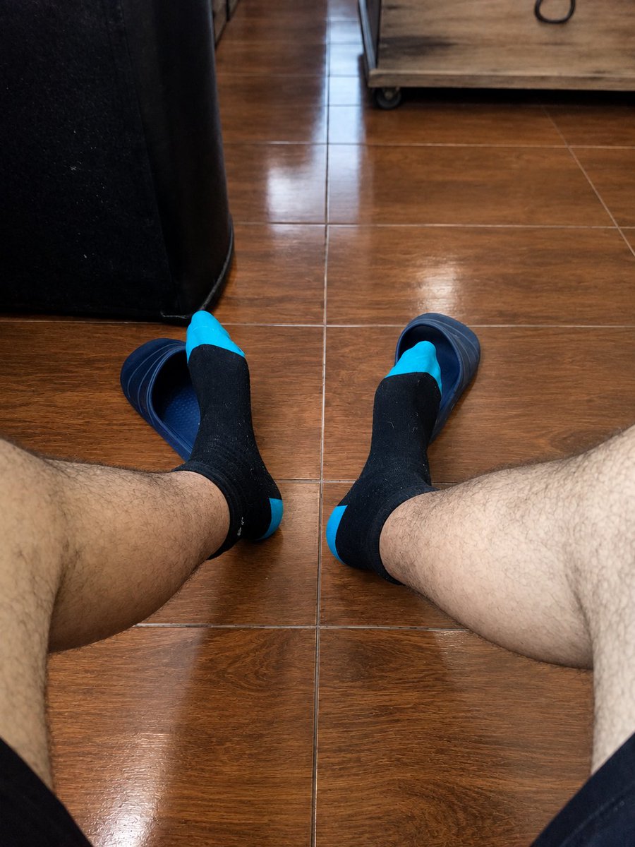 Alberto877094's tweet photo. Cuál le va a azul o el negro una combinación confirmada 🧦🧦❤️😎💦👣 quién quiere https://t.co/mNfAnZ13rT