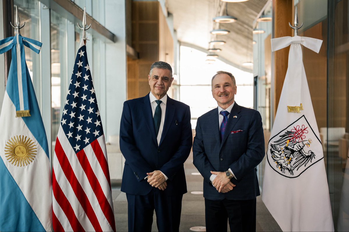USAmbassadorARG's tweet photo. Seguridad, crecimiento económico e inversiones: esa es la agenda que compartimos con @jorgemacri, y hoy la retomamos tras su reciente viaje a Washington D.C. 

Buenos Aires es una ciudad de nivel mundial, y es un privilegio vivir aquí como Embajador. 🇺🇸🇦🇷 https://t.co/3eFVoKx1Bp