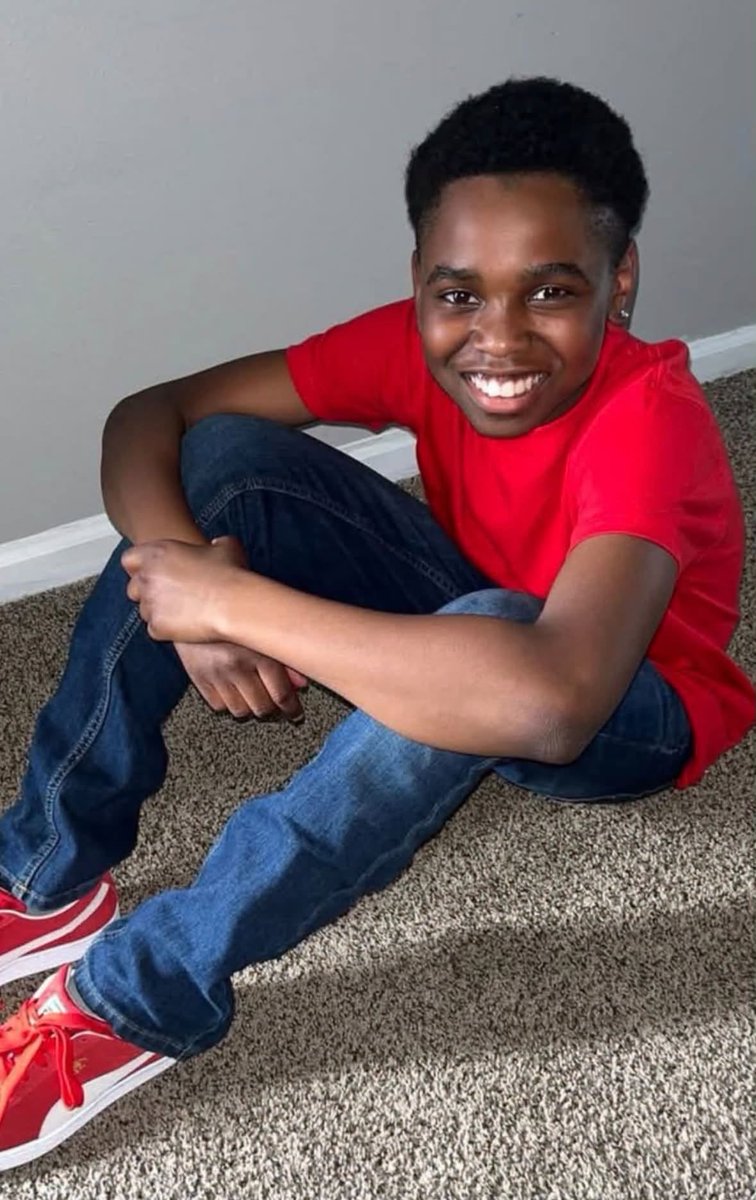BlackNews's tweet photo. 13-Year-Old Black Boy Killed Using His Body to Shield His 3-Year-Old Sister During Apartment Shooting

https://t.co/B93s1UbOig

#blacktwitter #black https://t.co/FXBDmr2eth