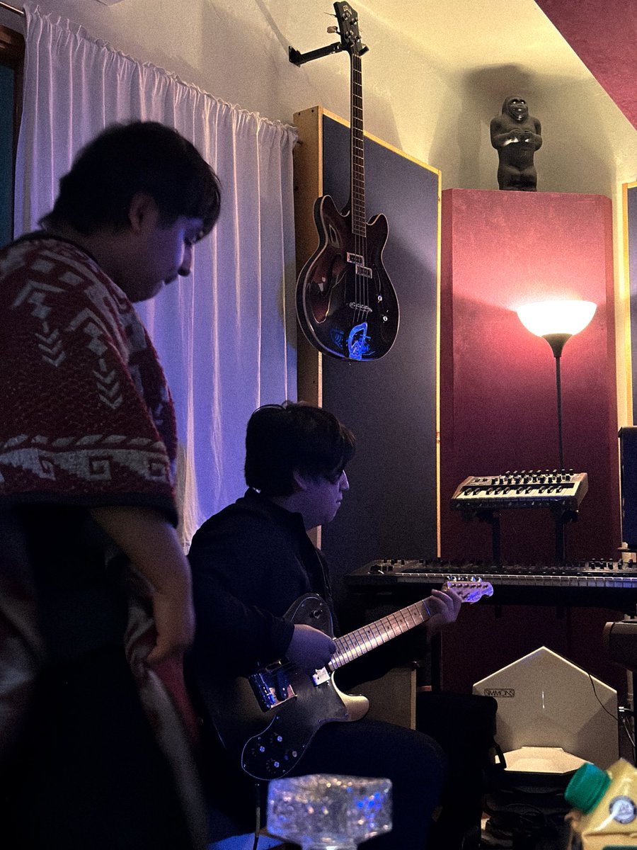 Gerardoespreys's tweet photo. Grabamos una canción con Macario, es bonito reencontrarse con gente y conocer gente igual de linda. https://t.co/Myd6Ta8pI7