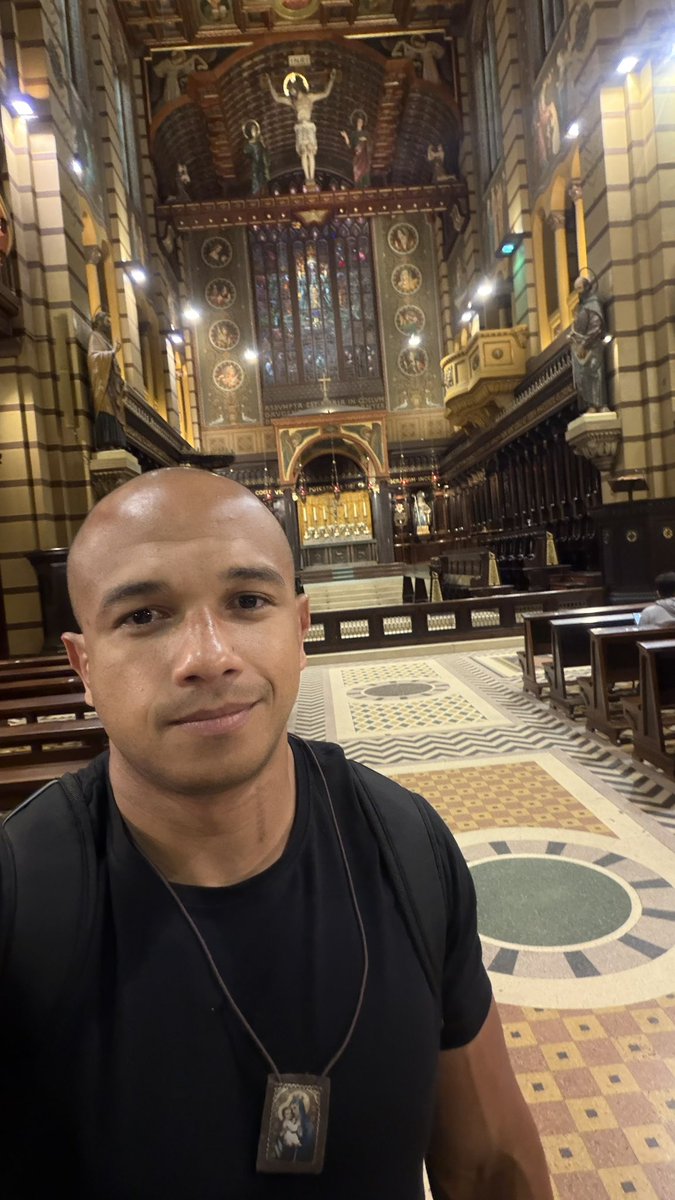 DouglasGarcia's tweet photo. No dia seguinte às eleições que perdi em 2022, vim a este exato local pedir forças. Hoje, volto aqui para agradecer, porque o Senhor me ouviu.

📍Mosteiro de São Bento https://t.co/l8Jy54jtRk
