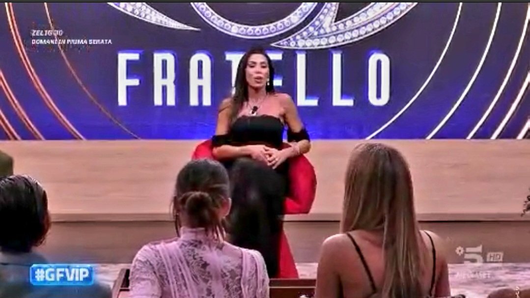 yonni725's tweet photo. Stasera insopportabile Guendalina, non fa parlare nessuno, oltretutto l'hanno messo sul trono e,non intendo sulla sedia. #GFVIP https://t.co/ZE4pl3wzZJ