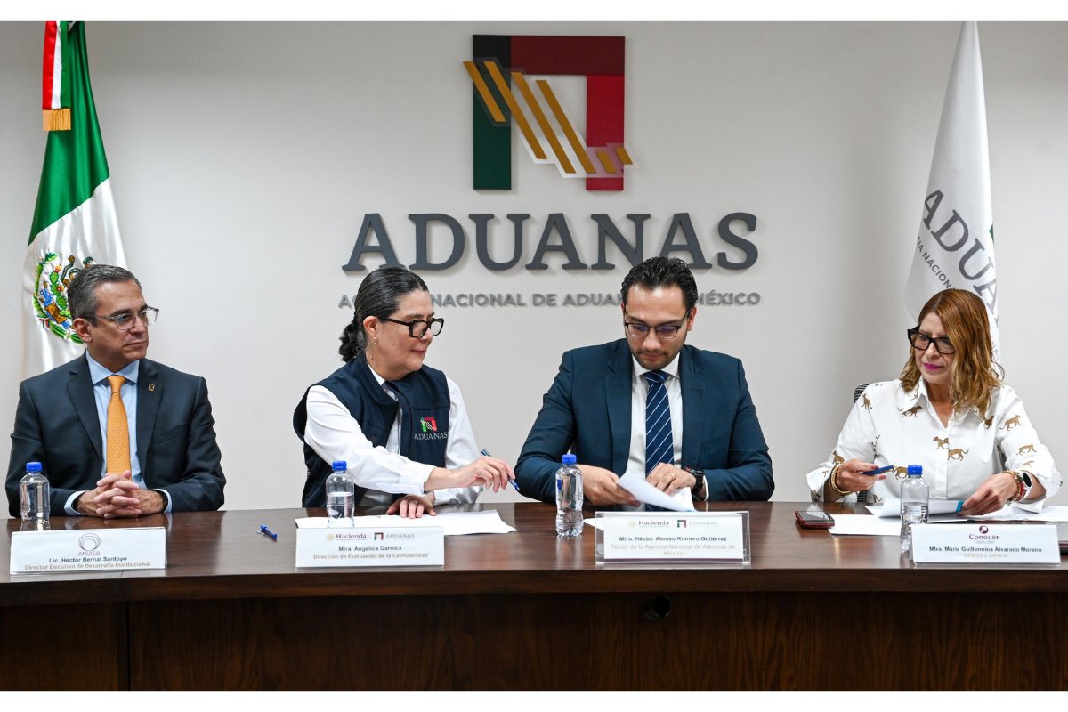AduanasMx's tweet photo. La ANAM, en colaboración con @ConocerMx , instaló un Comité de Gestión por Competencias de Servicios Aduaneros y Comercio Exterior. Permitirá identificar, desarrollar y certificar las competencias requeridas en las funciones sustantivas de la ANAM.

Consulta el comunicado completo en: https://t.co/0RKVwEOAJZ