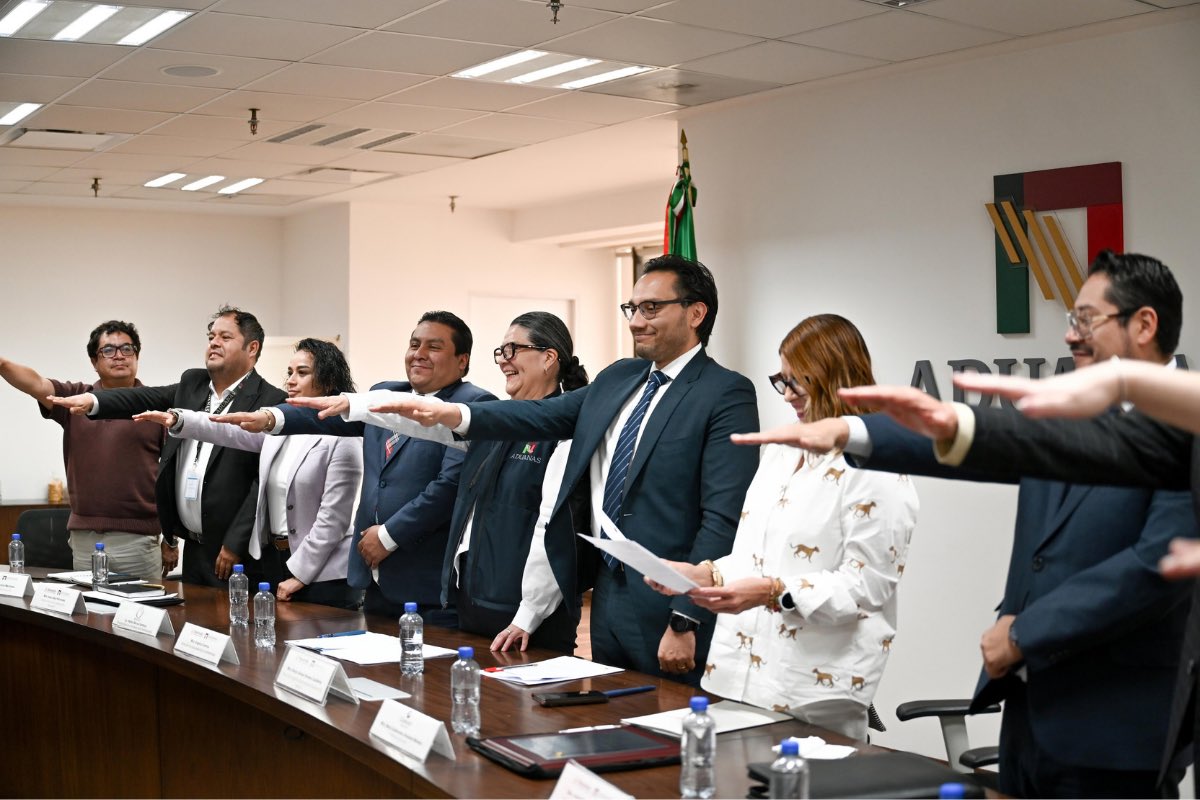 AduanasMx's tweet photo. La ANAM, en colaboración con @ConocerMx , instaló un Comité de Gestión por Competencias de Servicios Aduaneros y Comercio Exterior. Permitirá identificar, desarrollar y certificar las competencias requeridas en las funciones sustantivas de la ANAM.

Consulta el comunicado completo en: https://t.co/0RKVwEOAJZ
