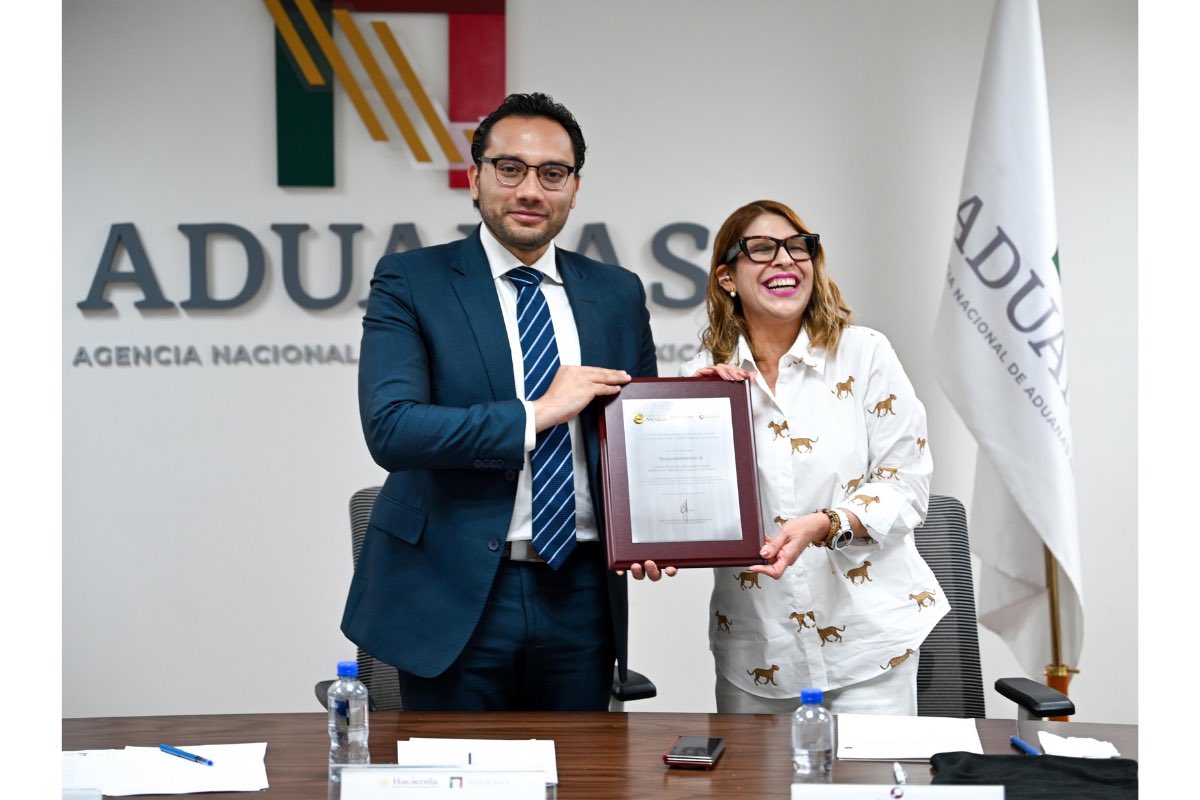 AduanasMx's tweet photo. La ANAM, en colaboración con @ConocerMx , instaló un Comité de Gestión por Competencias de Servicios Aduaneros y Comercio Exterior. Permitirá identificar, desarrollar y certificar las competencias requeridas en las funciones sustantivas de la ANAM.

Consulta el comunicado completo en: https://t.co/0RKVwEOAJZ